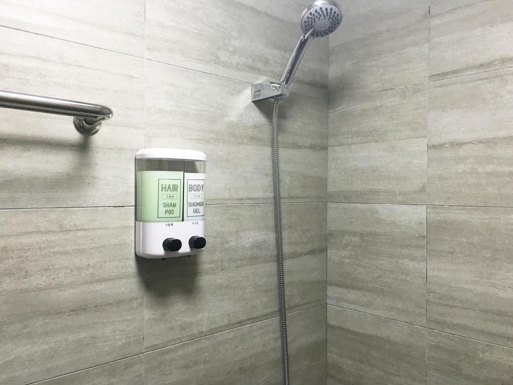 Here X There Hostel Taipei Main Station מראה חיצוני תמונה