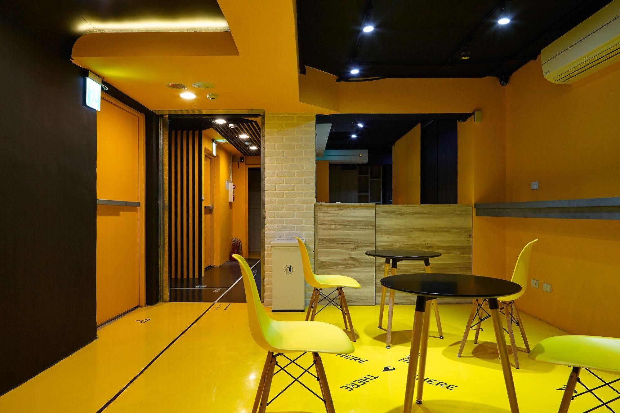 Here X There Hostel Taipei Main Station מראה חיצוני תמונה