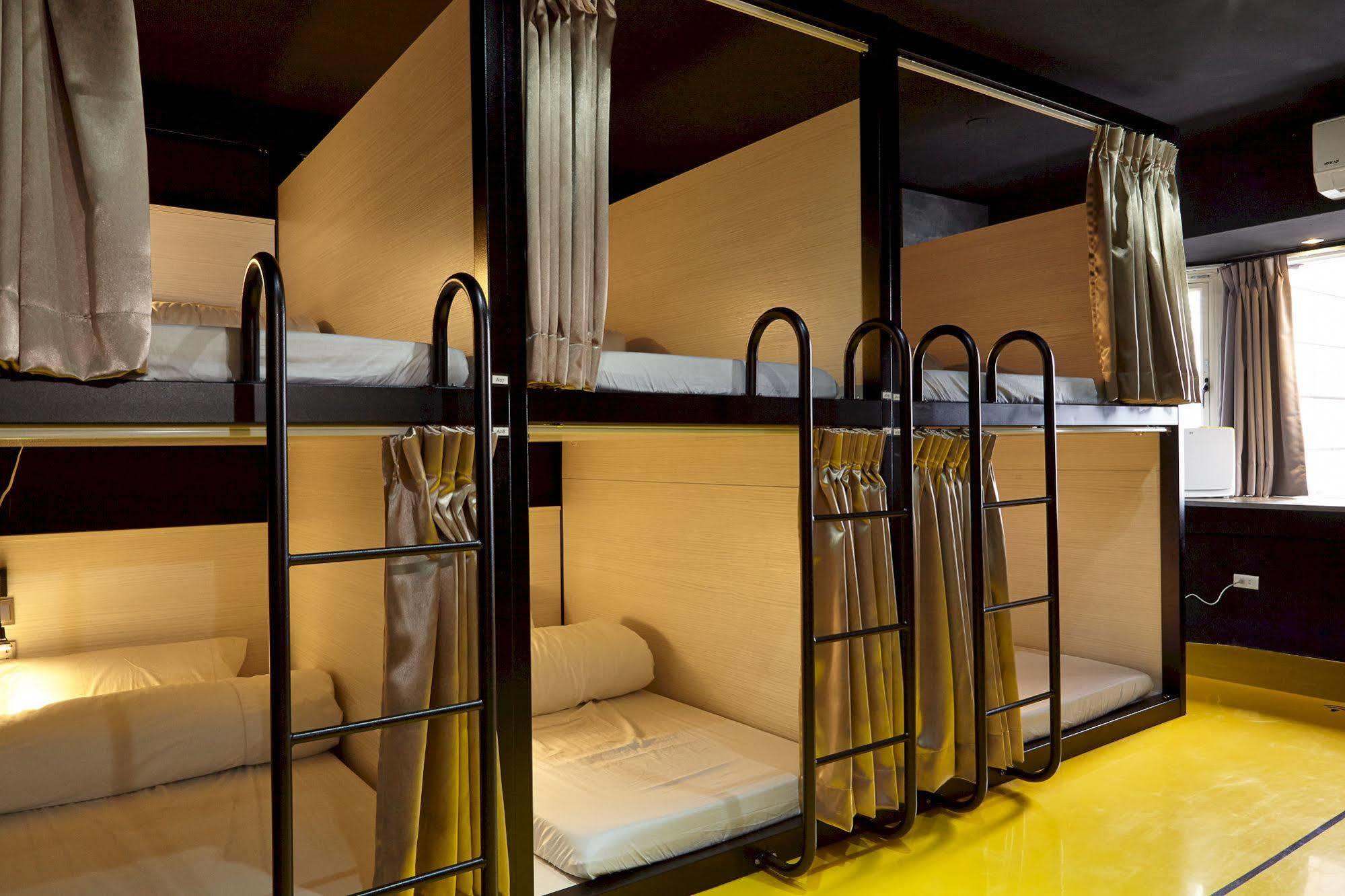 Here X There Hostel Taipei Main Station מראה חיצוני תמונה