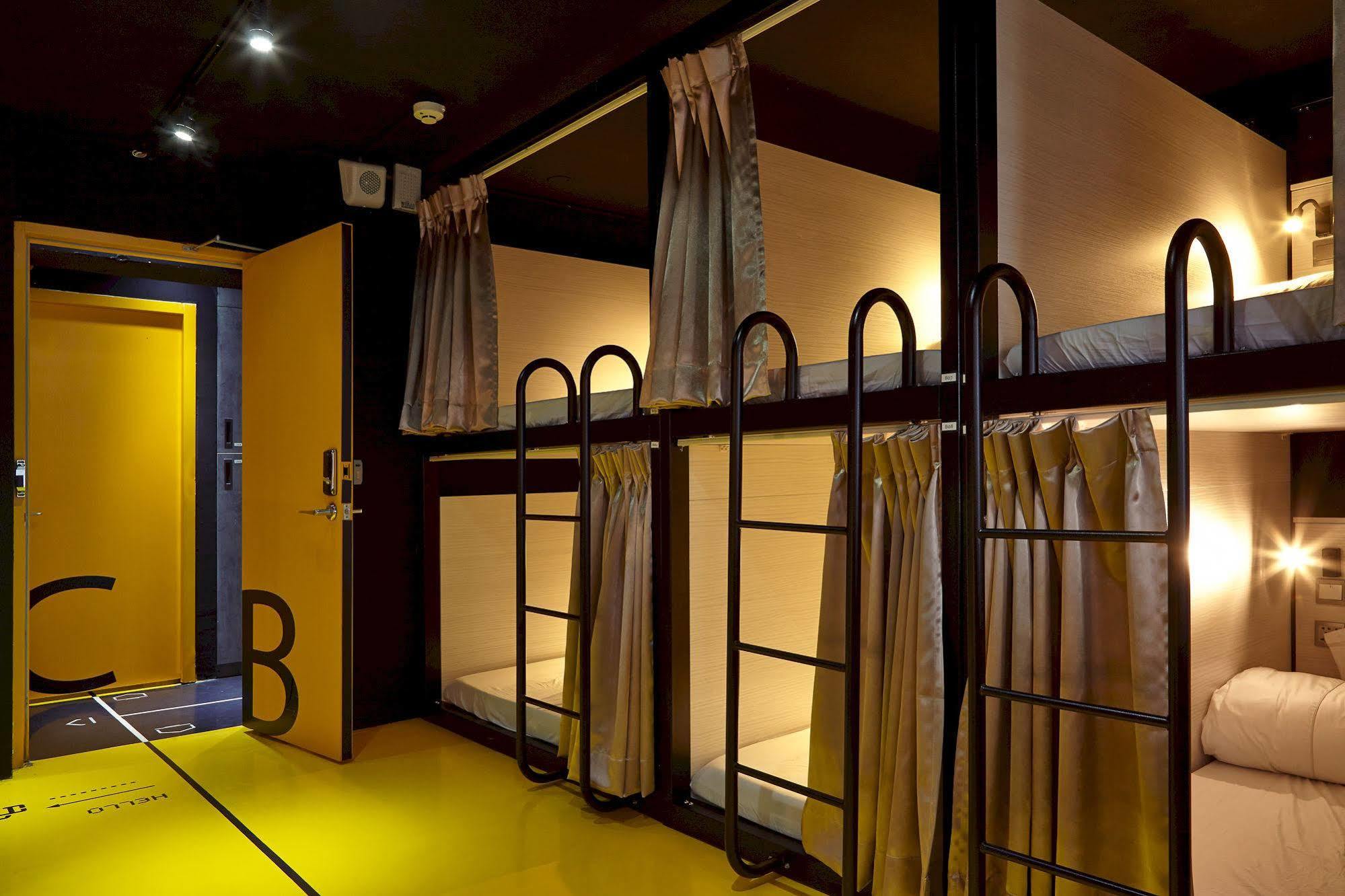 Here X There Hostel Taipei Main Station מראה חיצוני תמונה