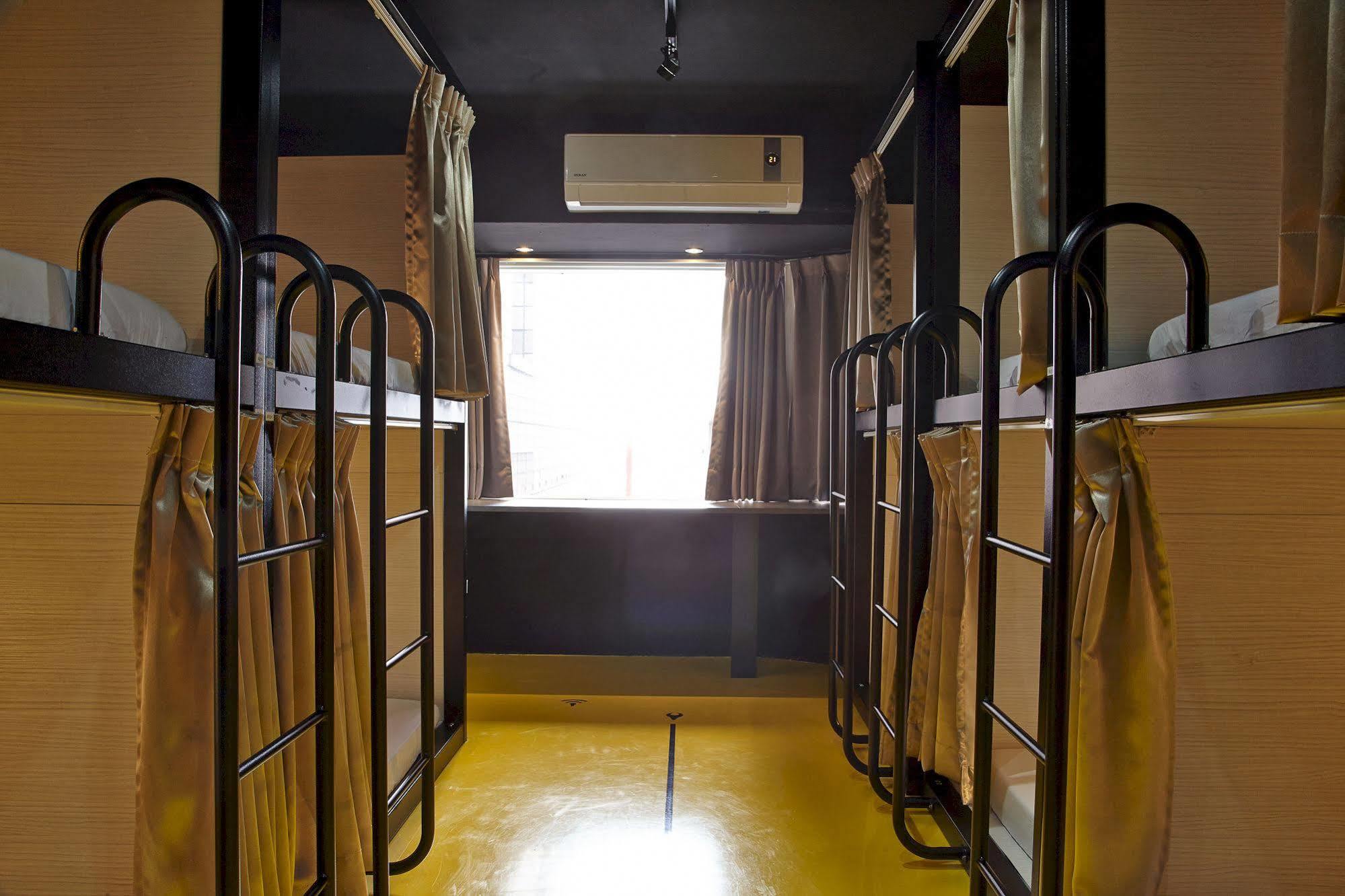 Here X There Hostel Taipei Main Station מראה חיצוני תמונה