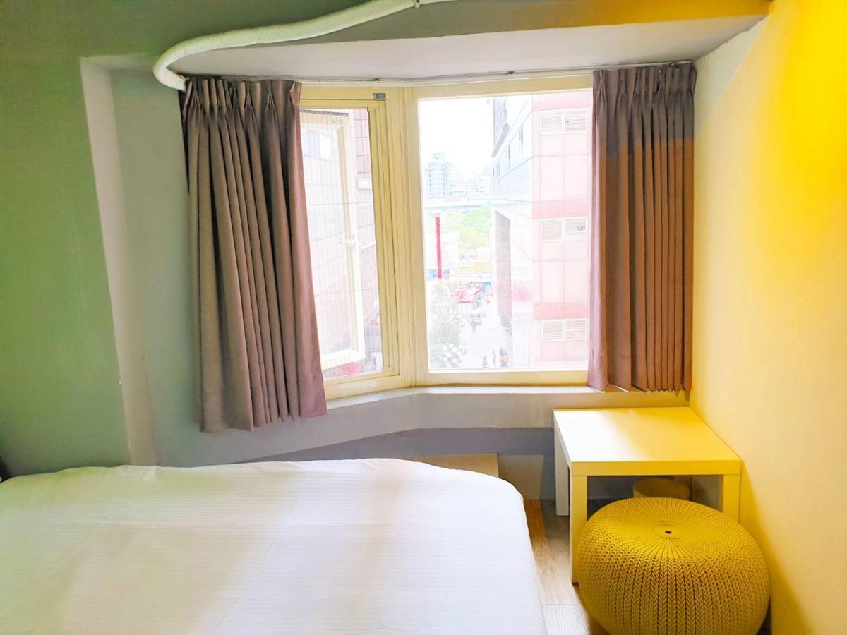 Here X There Hostel Taipei Main Station מראה חיצוני תמונה